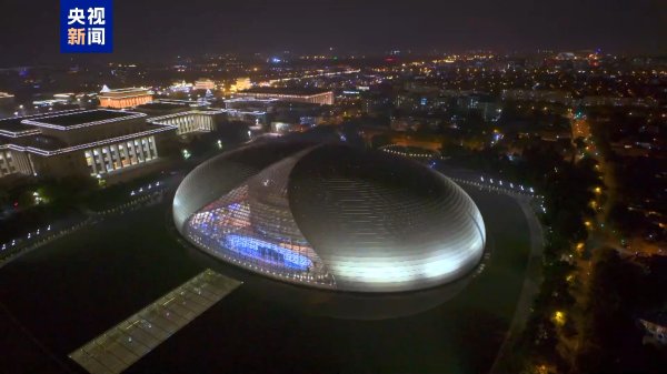 翻翻策略 跨越3000公里&#32;新疆午后阳光“点亮”北京夜景