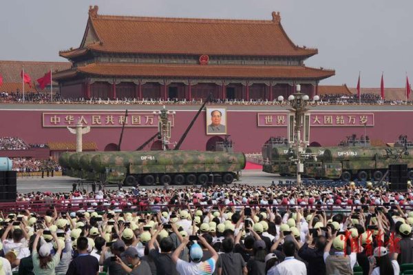 V交易网 多图回顾阅兵场上的“国之重器”